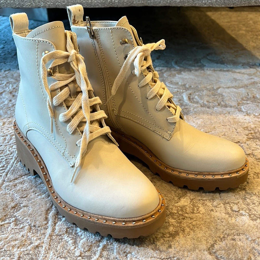 Dolce Vita 9.5 hinto ivory combat boots